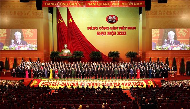 Trong ảnh: BCHTW khóa XIII ra mắt tại phiên bế mạc Đại hội Đảng toàn quốc lần thứ XIII. Ảnh: TTXVN