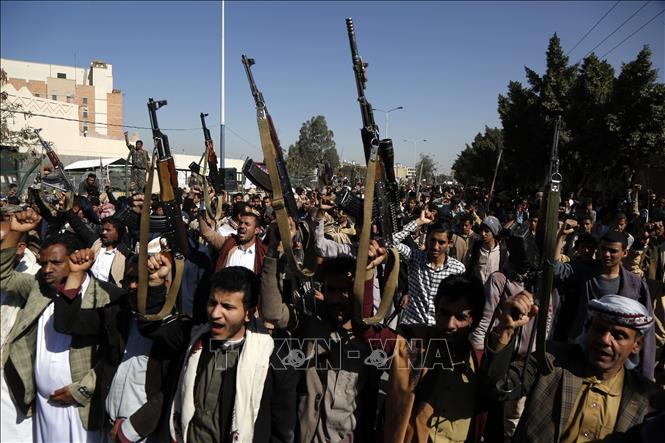 Trong ảnh: Các tay súng Houthi tại Sanaa, Yemen, ngày 18/1/2021. Ảnh: THX/ TTXVN