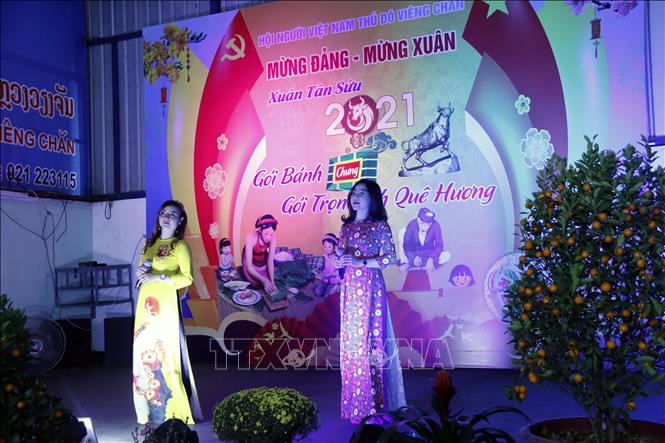 Trong ảnh: Một tiết mục văn nghệ do bà con biểu diễn tại sự kiện. Ảnh: Phạm Kiên - Phóng viên TTXVN tại Lào