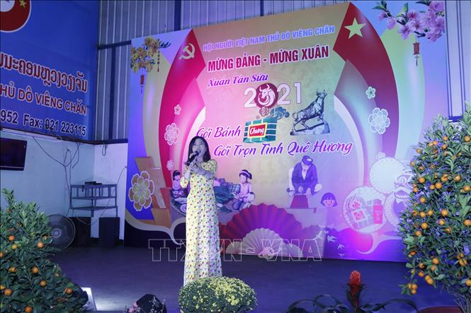 Trong ảnh: Một tiết mục văn nghệ do bà con biểu diễn tại sự kiện. Ảnh: Phạm Kiên - Phóng viên TTXVN tại Lào