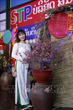 Trong ảnh: Lưu lại khoảng khắc đáng nhớ tại chương trình. Ảnh: Phạm Kiên - Phóng viên TTXVN tại Lào