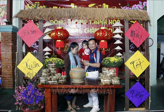 Trong ảnh: Lưu lại khoảng khắc đáng nhớ tại chương trình. Ảnh: Phạm Kiên - Phóng viên TTXVN tại Lào