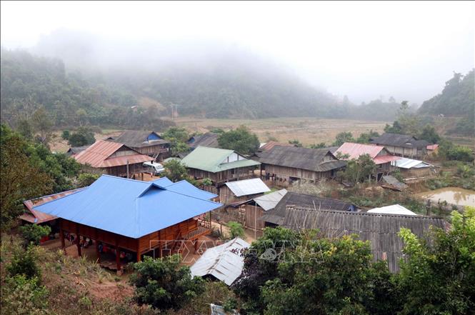 Trong ảnh: Bản Yên (xã Mường Toong, huyện Mường Nhé, tỉnh Điện Biên) thuộc vùng sâu, vùng xa, vùng đặc biệt khó khăn vừa có điện về. Ảnh: Xuân Tiến - TTXVN