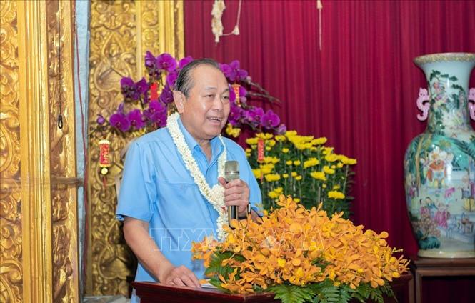 Phó Thủ tướng Thường trực Trương Hòa Bình tặng quà Tết cho ...