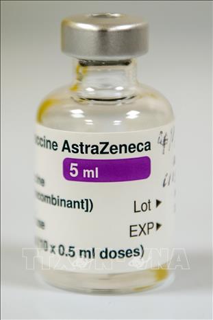 Trong ảnh: Vaccine ngừa COVID-19 do hãng dược phẩm của Anh AstraZeneca và Đại học Oxford đồng phát triển. Ảnh: AFP/TTXVN