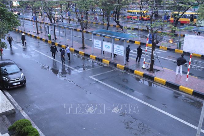 Trong ảnh: Bến xe Giáp Bát vắng khách chiều 28 Tết. Ảnh: Hoàng Hiếu - TTXVN