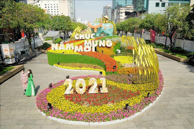 Trong ảnh: Một góc Đường hoa Nguyễn Huệ năm 2021 đoạn cuối giáp bến Bạch Đằng. Ảnh: Thanh Vũ – TTXVN