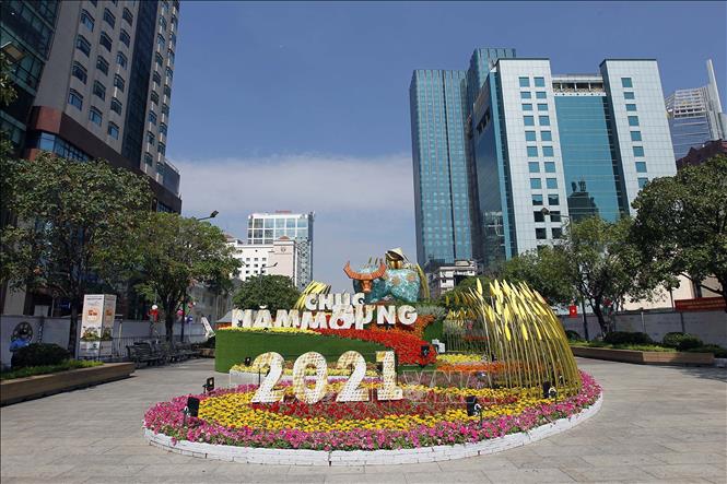 Trong ảnh: Một góc Đường hoa Nguyễn Huệ năm 2021 đoạn cuối giáp bến Bạch Đằng. Ảnh: Thanh Vũ – TTXVN