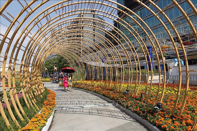 Trong ảnh: Đường hoa Nguyễn Huệ Tết Tân Sửu 2021 với chương “Con đường hội tụ bản sắc”. Ảnh: Thanh Vũ – TTXVN
