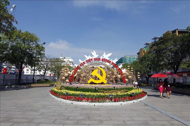 Trong ảnh: Đường hoa Nguyễn Huệ Tết Tân Sửu 2021 với chủ đề “Thành phố Hồ Chí Minh: Văn minh - Hiện đại - Nghĩa tình”. Ảnh: Thanh Vũ - TTXVN