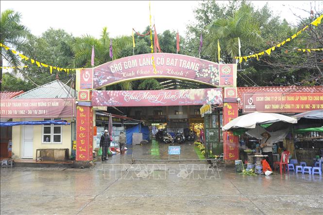 Trong ảnh: Chợ Gốm làng cổ Bát Tràng đìu hiu những ngày giáp Tết Tân Sửu 2021. Ảnh Mạnh Khánh/TTXVN