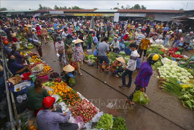 Chợ quê có rất nhiều đặc sản địa phương, từ trái cây tươi ngon đến các món ăn đặc biệt. Hãy nhấp chuột để khám phá văn hóa đặc sắc của người dân nông thôn Việt Nam thông qua ảnh chụp tại chợ quê.