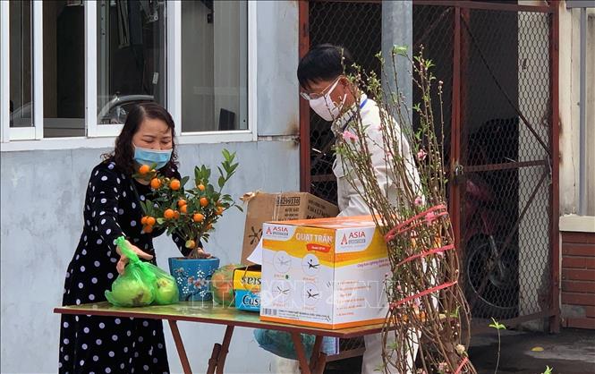 Trong ảnh:Công tác chuẩn bị đón Tết tại Bệnh viện. Ảnh: TTXVN phát