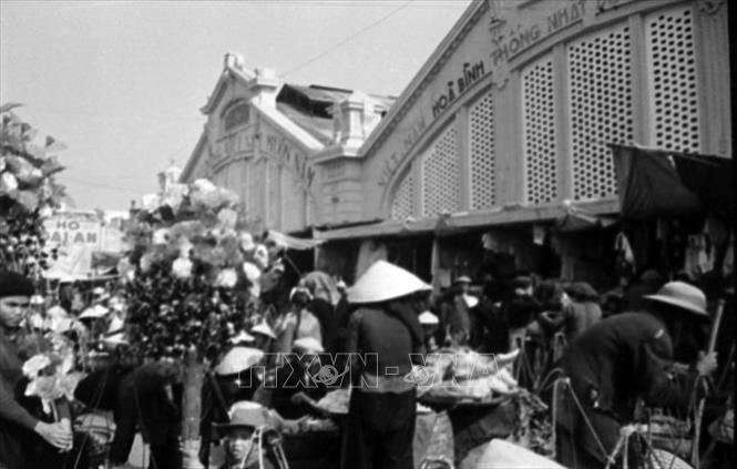 Trong ảnh: Chợ Đồng Xuân những ngày Tết đến. Ảnh: TTXVN