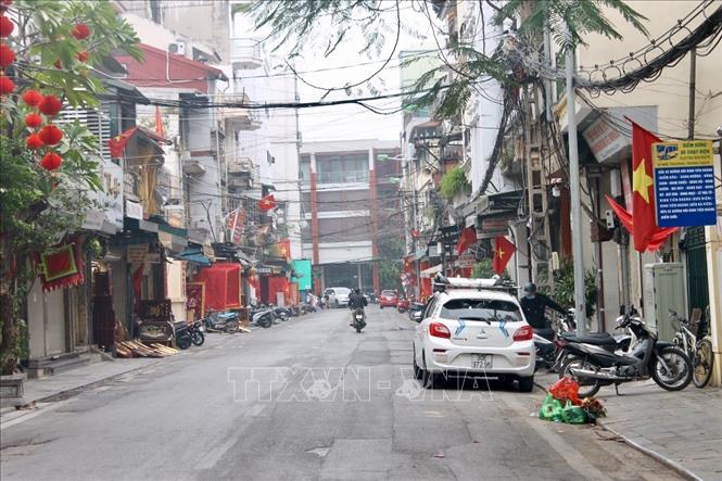 Đường phố Hà Nội vắng vẻ vì hàng quán, trà đá, cà phê không mở cửa. Ảnh: Minh Nghĩa - TTXVN
 
