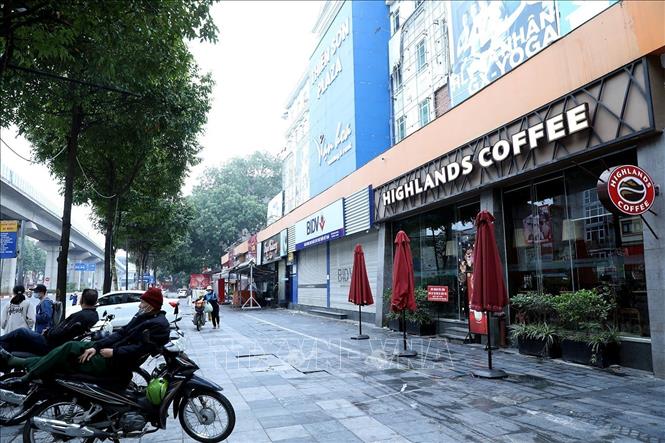 Photo: Cafes in Ha Dong district are closed in response to Hanoi's closure request to prevent COVID-19 spread. VNA Photo