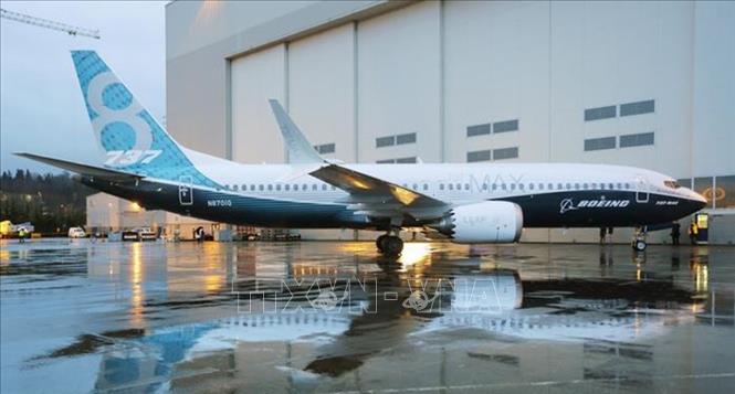Trong ảnh: Máy bay Boeing 737 MAX thực hiện chuyến bay thương mại đầu tiên ở châu Âu. Ảnh: DPA/TTXVN