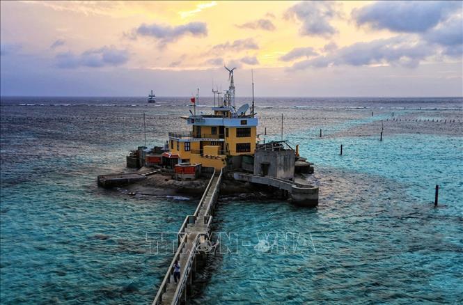 Photo: Sunset on Co Lin island. VNA Photo: Thành Đạt