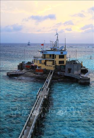 Photo: Sunset on Co Lin island. VNA Photo: Thành Đạt