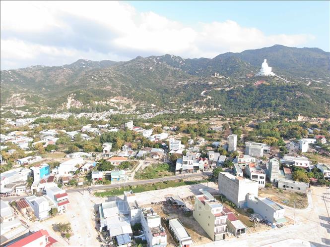 Ngoài thế mạnh về du lịch biển, thị trấn Cát Tiến đang nổi lên là trung tâm du lịch tâm linh của tỉnh Bình Định. Ảnh: Phạm Kha – TTXVN