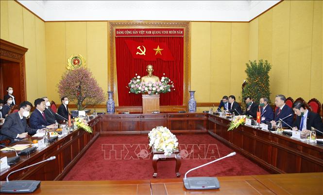 Trong ảnh: Bộ trưởng Tô Lâm, Bộ trưởng Triệu Khắc Chí cùng các thành viên Đoàn đại biểu Bộ Công an Việt Nam và Trung Quốc. Ảnh: Doãn Tấn - TTXVN