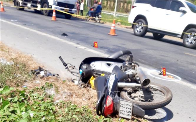 Trong ảnh: Hiện trường vụ tai nạn. Ảnh: Trung Hiếu - TTXVN