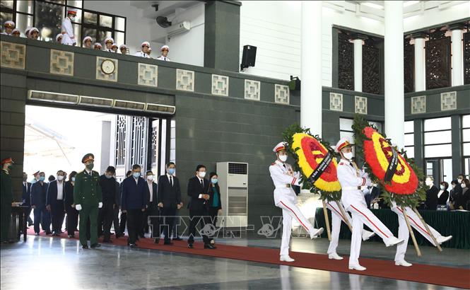 Trong ảnh: Đoàn đại biểu Chính phủ viếng đồng chí Trương Vĩnh Trọng. Ảnh: Văn Điệp - TTXVN