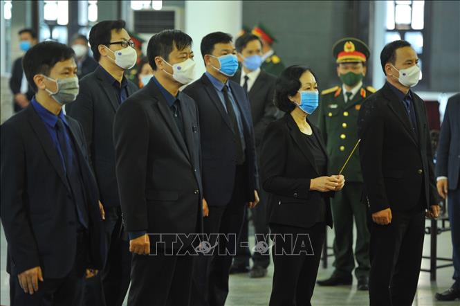 Trong ảnh: Đoàn Ban Dân vận Trung ương do đồng chí Trương Thị Mai, Uỷ viên Bộ Chính trị, Trưởng Ban Dân vận Trung ương dẫn đầu, viếng đồng chí Trương Vĩnh Trọng. Ảnh: Minh Đức - TTXVN
