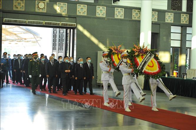 Trong ảnh: Lãnh đạo, nguyên lãnh đạo Đảng, Nhà nước viếng đồng chí Trương Vĩnh Trọng. Ảnh: Minh Đức - TTXVN