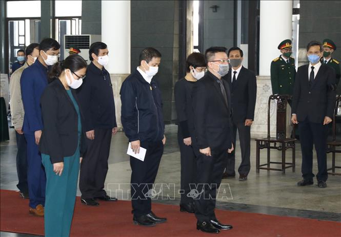 Trong ảnh: Đoàn đại biểu Thông tấn xã Việt Nam do đồng chí Lê Quốc Minh, Ủy viên Trung ương Đảng, Bí thư Đảng uỷ, Phó Tổng giám đốc làm trưởng đoàn, viếng đồng chí Trương Vĩnh Trọng. Ảnh: Văn Điệp - TTXVN