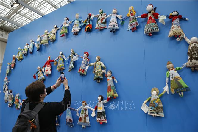 Trong ảnh: Búp bê được trưng bày tại triển lãm 