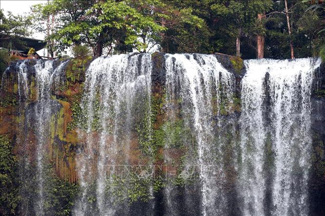 Photo: The beauty of Dambri Waterfall. VNA Photo: Huy Hùng