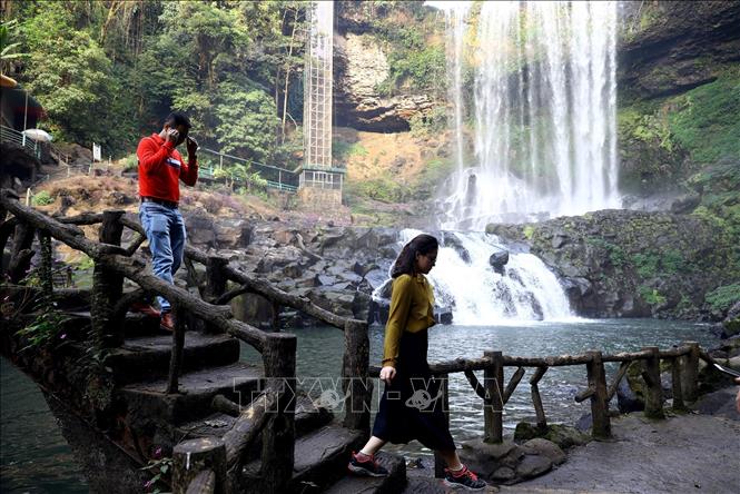 Photo: Dambri Waterfall is chosen by tourists as their first step to the Langbiang highlands. VNA Photo: Huy Hùng