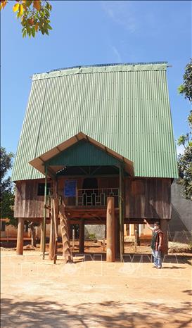 Trong ảnh: Ngôi nhà Rông làng Krêl được ông Rơ Mah Chel vận động người dân trong làng dựng lại sau nhiều năm hư hỏng. Ảnh: Hồng Điệp - TTXVN 