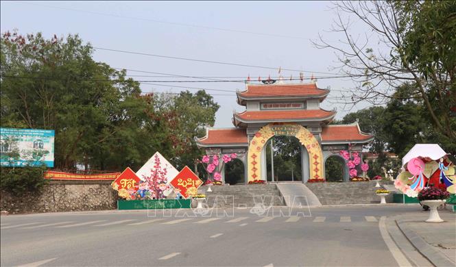 Trong ảnh: Các lán hát Quan họ vắng bóng liền anh, liền chị và khách tham quan, lễ chùa. Ảnh: Thái Hùng- TTXVN