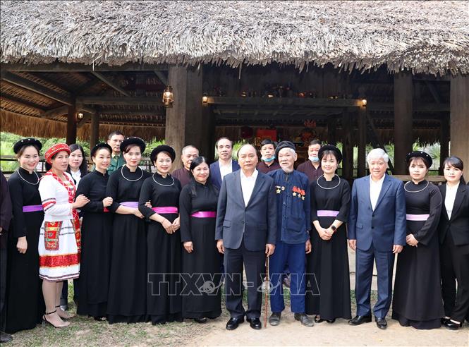 Thủ tướng Nguyễn Xuân Phúc thăm Khu Di tích lịch sử Tân Trào, huyện Sơn Dương. Ảnh: Thống Nhất – TTXVN
