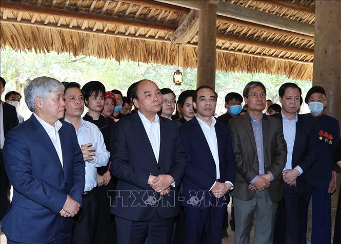 Thủ tướng Nguyễn Xuân Phúc thăm Khu Di tích lịch sử Tân Trào, huyện Sơn Dương. Ảnh: Thống Nhất – TTXVN
