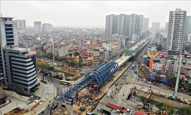 Trong ảnh: Đoạn đường trên cao từ cầu Vĩnh Tuy đến cầu Mai Động đã cơ bản hoàn thành công tác lao lắp dầm. Ảnh: Danh Lam - TTXVN