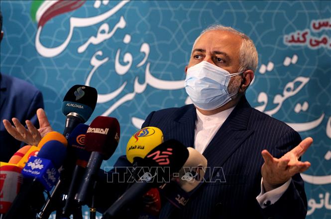 Trong ảnh: Ngoại trưởng Iran Mohammad Javad Zarif trong cuộc họp báo tại Tehran ngày 23/2/2021. Ảnh: AFP/TTXVN