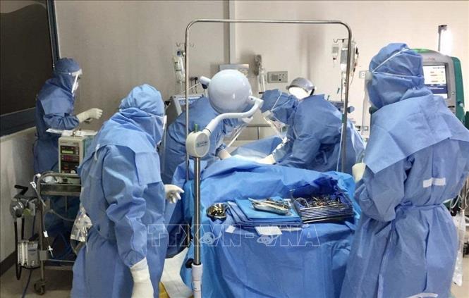 Trong ảnh: Bệnh viện Trung ương Huế cơ sở 2 (huyện Phong Điền, tỉnh Thừa Thiên - Huế) đang nỗ lực điều trị cho 19 bệnh nhân mắc COVID-19 được chuyển đến từ Đà Nẵng và Quảng Nam. Ảnh: Mai Trang-TTXVN