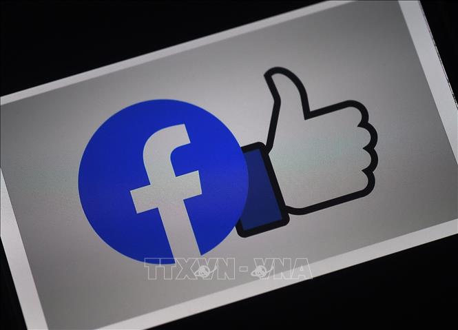 Trong ảnh: Biểu tượng của facebook trên màn hình điện thoại thông minh tại Arlington, Virginia, Mỹ. Ảnh: AFP/TTXVN