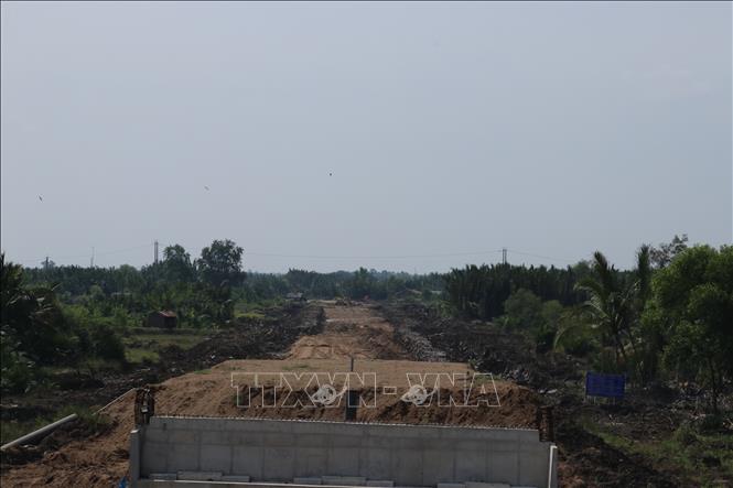 Photo: The Tan Tap-Long Hau road connecting the Long An International Port and HCM City is under construction. VNA Photo: Bùi Giang