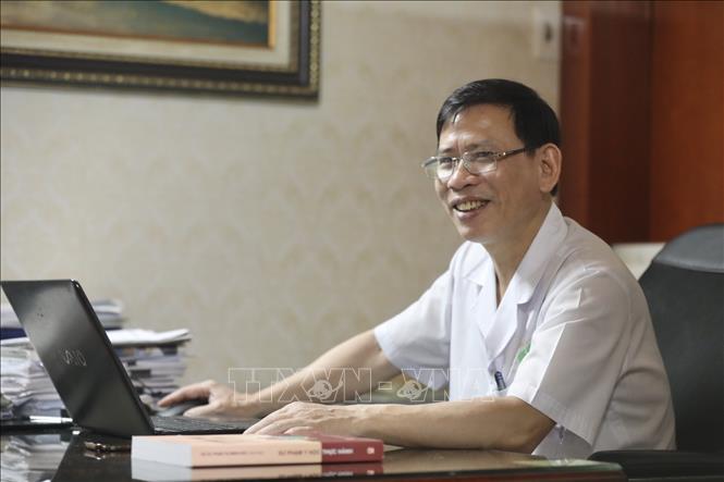 Trong ảnh: Thầy thuốc ưu tú, Th.s BSCKII Đỗ Khắc Huỳnh. Ảnh: Minh Quyết - TTXVN