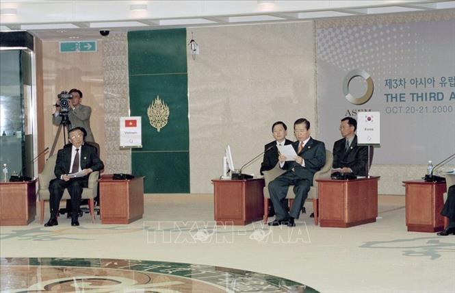 Phó Thủ tướng Nguyễn Mạnh Cầm tham dự Hội nghị Cấp cao Á - Âu lần thứ 3 (ASEM 3) tại Seoul (Hàn Quốc), ngày 19/10/2000. Ảnh: Nguyễn Khang – TTXVN
