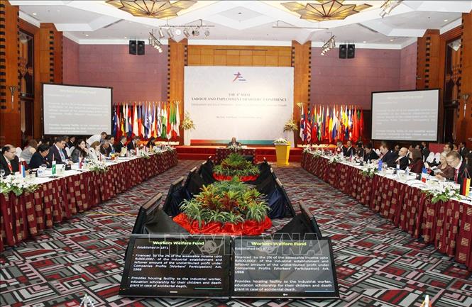Phiên họp toàn thể lần thứ hai Hội nghị Bộ trưởng ASEM về Lao động và Việc làm lần thứ tư, ngày 25/10/2012, tại Hà Nội. Ảnh: Anh Tuấn - TTXVN