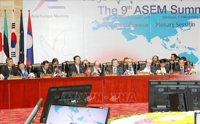 Thủ tướng Nguyễn Tấn Dũng dự Phiên họp toàn thể thứ nhất Hội nghị Cấp cao Á - Âu lần thứ 9 (ASEM 9) với chủ đề “Các vấn đề kinh tế - tài chính”, ngày 5/11/2012, tại Vientiane (Lào). Ảnh: Đức Tám – TTXVN