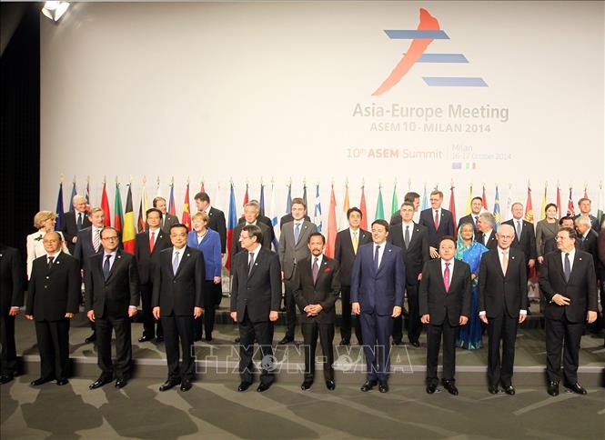 Thủ tướng Nguyễn Tấn Dũng và các trưởng đoàn chụp ảnh chung tại phiên khai mạc Hội nghị Cấp cao Á - Âu lần thứ 10 (ASEM 10), tại Milan (Italy), ngày 16/10/2014. Ảnh: Đức Tám – TTXVN