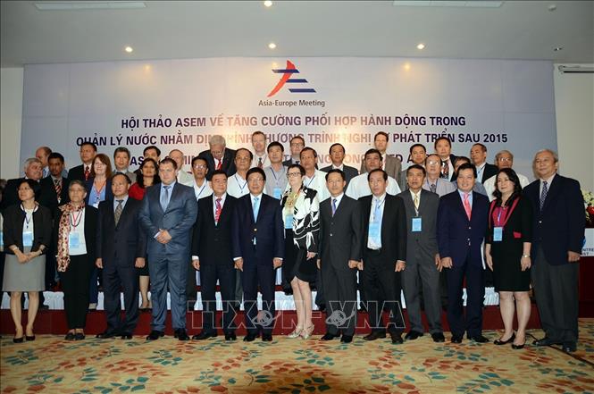 Phó Thủ tướng, Bộ trưởng Ngoại giao Phạm Bình Minh và các đại biểu dự Hội thảo ASEM về phối hợp hành động trong quản lý nguồn nước nhằm định hình Chương trình nghị sự sau 2015, ngày 4/6/2015, tại Bến Tre. Ảnh: Văn Trí – TTXVN