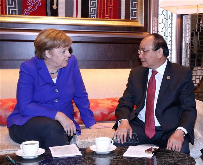 Ngày 15/7/2016, tại thủ đô Ulaan Baator (Mông Cổ), Thủ tướng Nguyễn Xuân Phúc gặp Thủ tướng Đức Angela Merkel, bên lề Hội nghị Cấp cao Á - Âu lần thứ 11 (ASEM 11). Ảnh: Thống Nhất - TTXVN