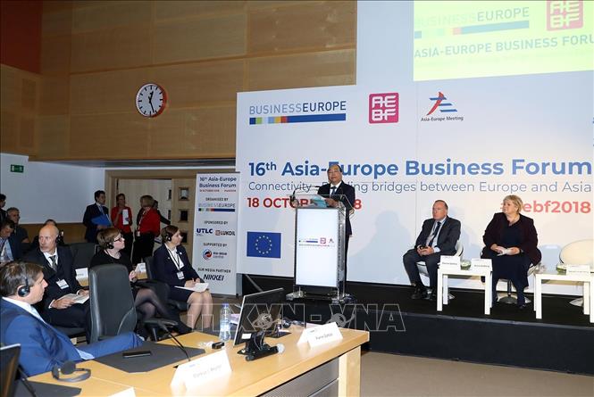 Trong chương trình tham dự Hội nghị Cấp cao Á - Âu lần thứ 12 (ASEM 12) diễn ra trong hai ngày 18 - 19/10/2018 tại Brussels (Bỉ), ngày 18/10/2018, Thủ tướng Nguyễn Xuân Phúc dự và phát biểu tại Diễn đàn Doanh nghiệp Á - Âu lần thứ 16 (AEBF 16). Ảnh: Thống Nhất – TTXVN